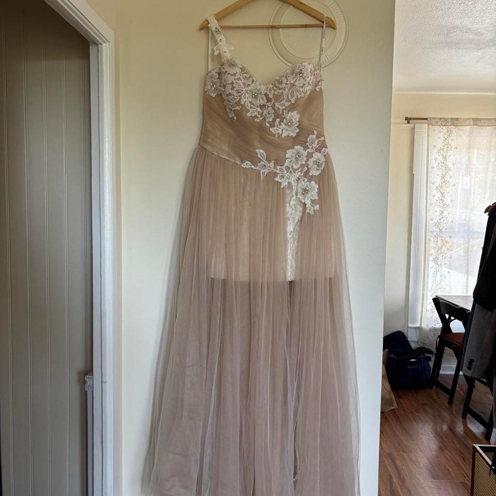 Sherri hill champagne gown size 18 floral embroidery tulle